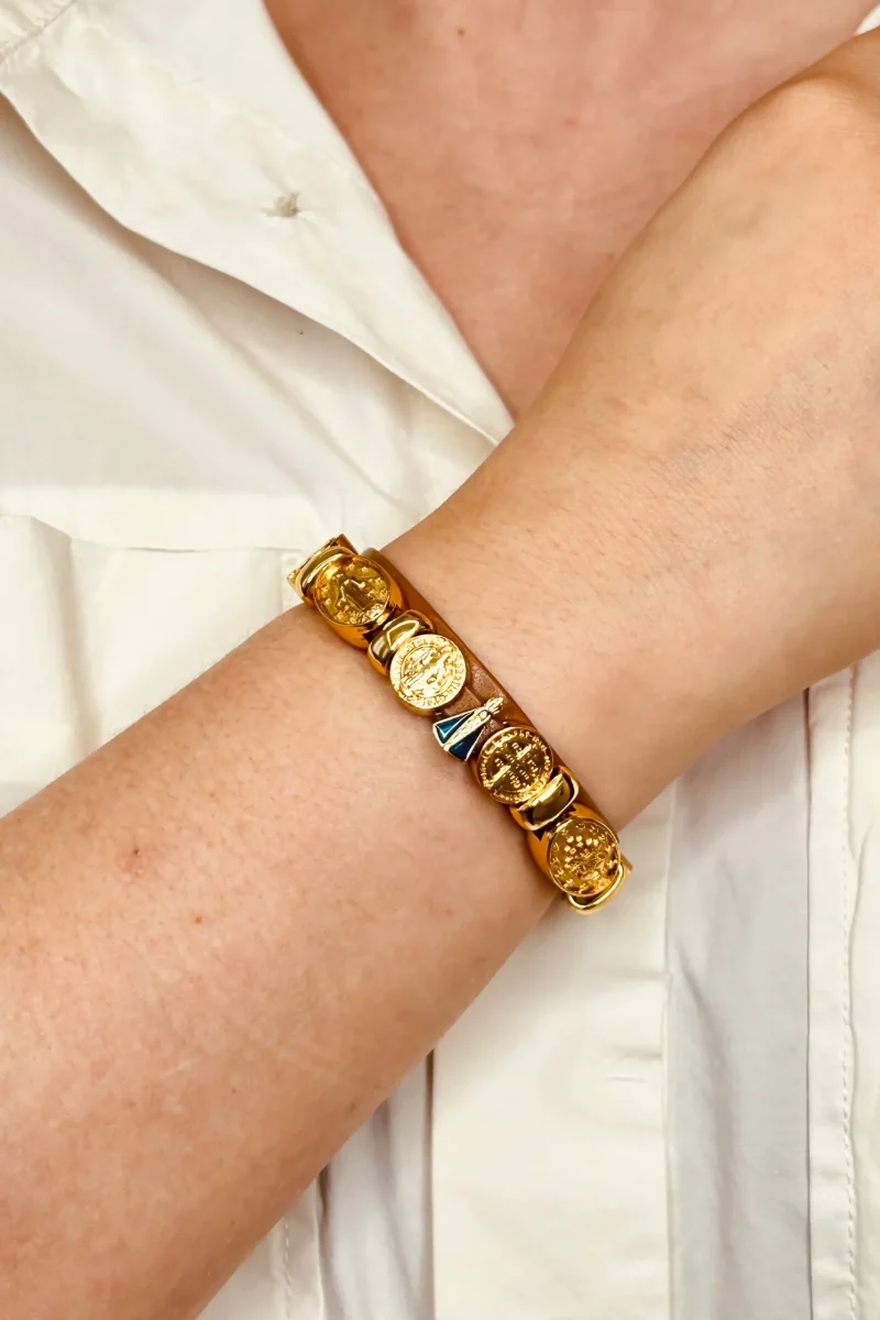Pulseira religiosa, couro, santas e fecho imã 3